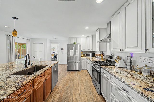 2410 N 39TH Place, Phoenix, AZ 85008