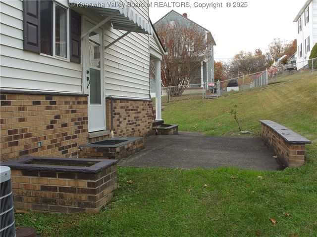 171 Boomer Hill Road, Boomer, WV 25031