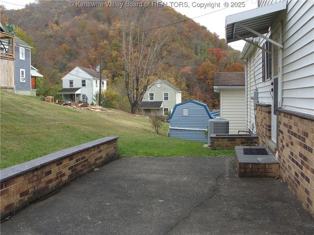 171 Boomer Hill Road, Boomer, WV 25031