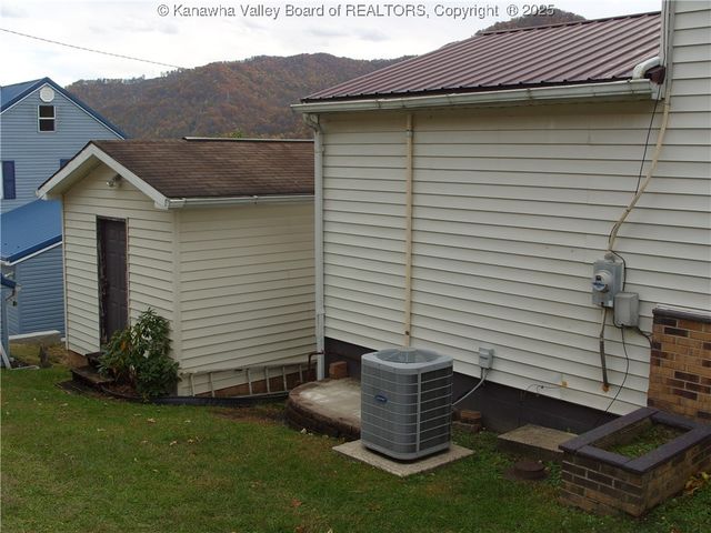 171 Boomer Hill Road, Boomer, WV 25031