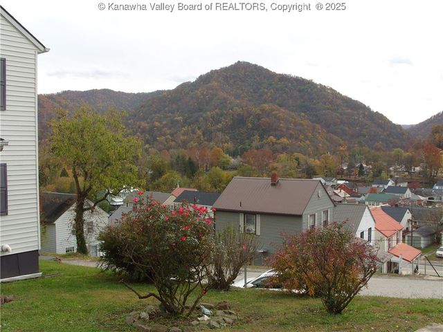 171 Boomer Hill Road, Boomer, WV 25031