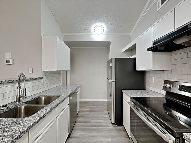 328 Teakwood Lane, Lewisville, TX 75067