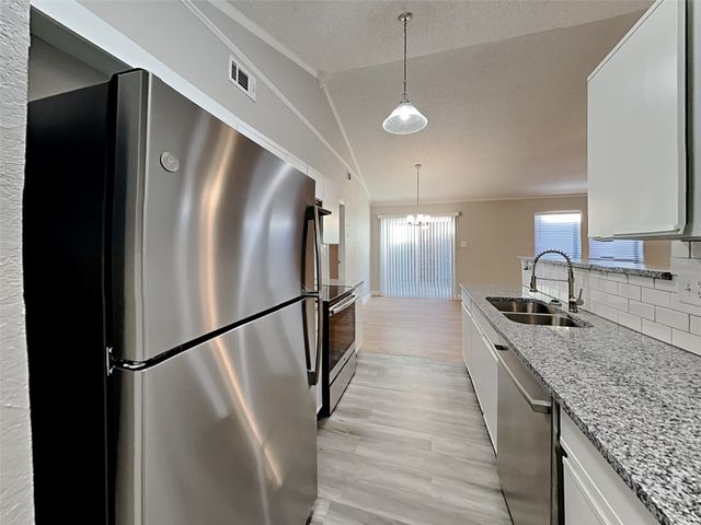 328 Teakwood Lane, Lewisville, TX 75067