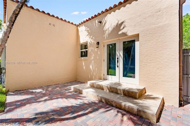 2413 N Greenway Dr, Coral Gables, FL 33134