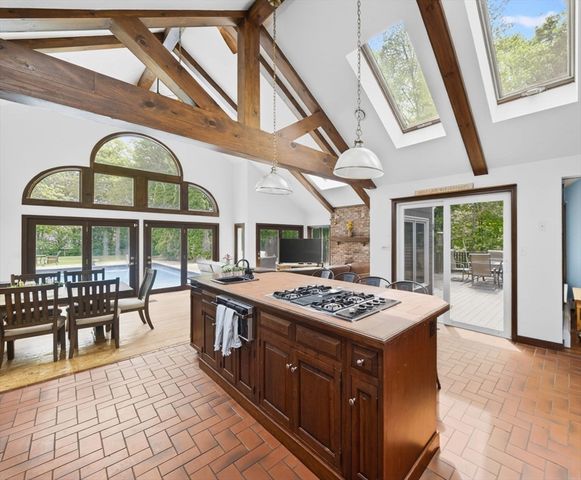 57 Center St, Groveland, MA 01834
