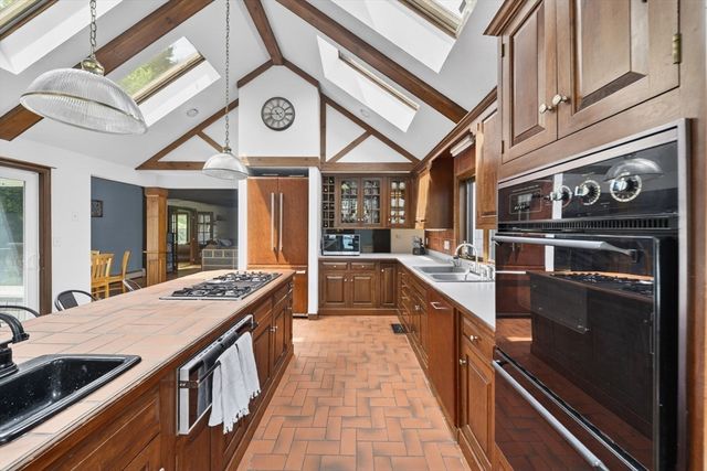 57 Center St, Groveland, MA 01834