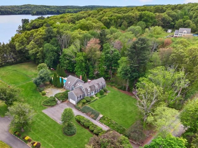 57 Center St, Groveland, MA 01834