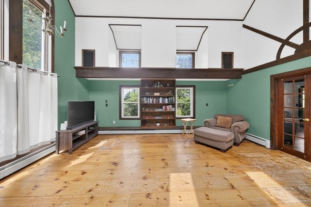 57 Center St, Groveland, MA 01834