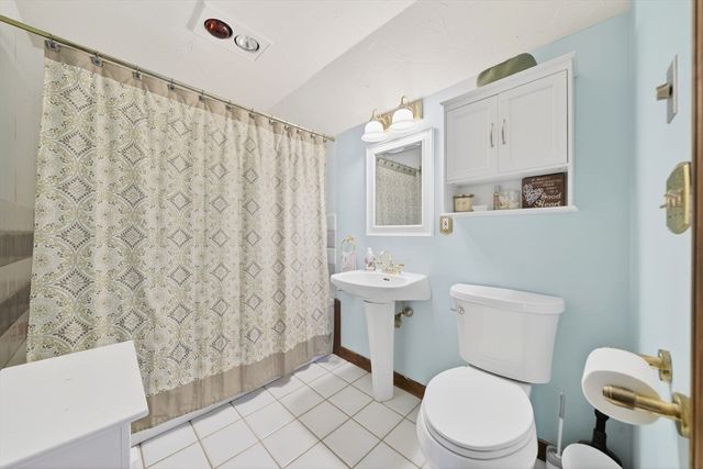 57 Center St, Groveland, MA 01834