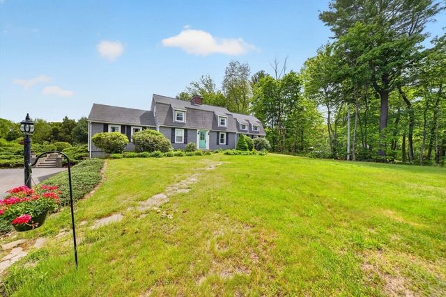 57 Center St, Groveland, MA 01834