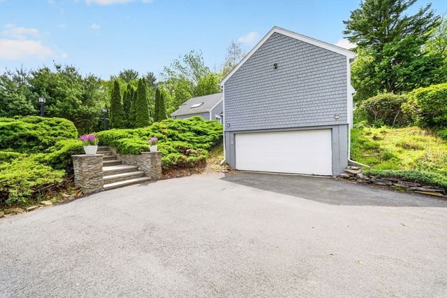 57 Center St, Groveland, MA 01834