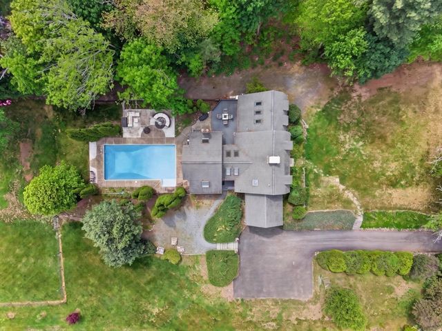 57 Center St, Groveland, MA 01834