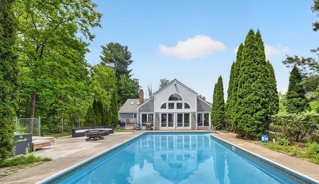 57 Center St, Groveland, MA 01834