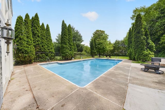 57 Center St, Groveland, MA 01834