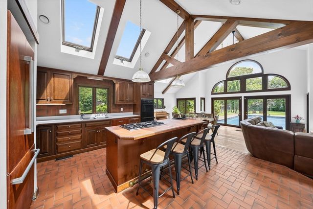 57 Center St, Groveland, MA 01834