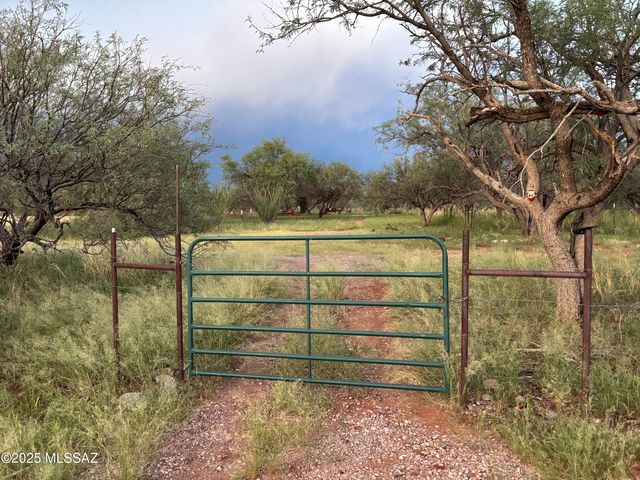 120 Willow Cross Circle, Nogales, AZ 85621