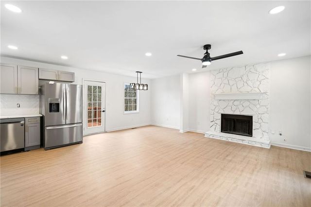109 Brookside Court, Dallas, GA 30132