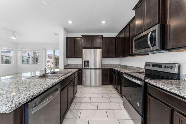 520 OVERPOOL AVENUE, Davenport, FL 33896