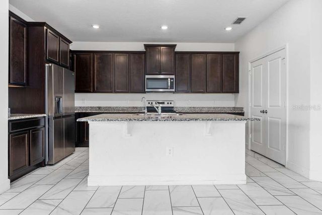 520 OVERPOOL AVENUE, Davenport, FL 33896