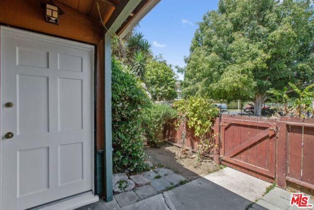 2604 S Garth Avenue, Los Angeles, CA 90034