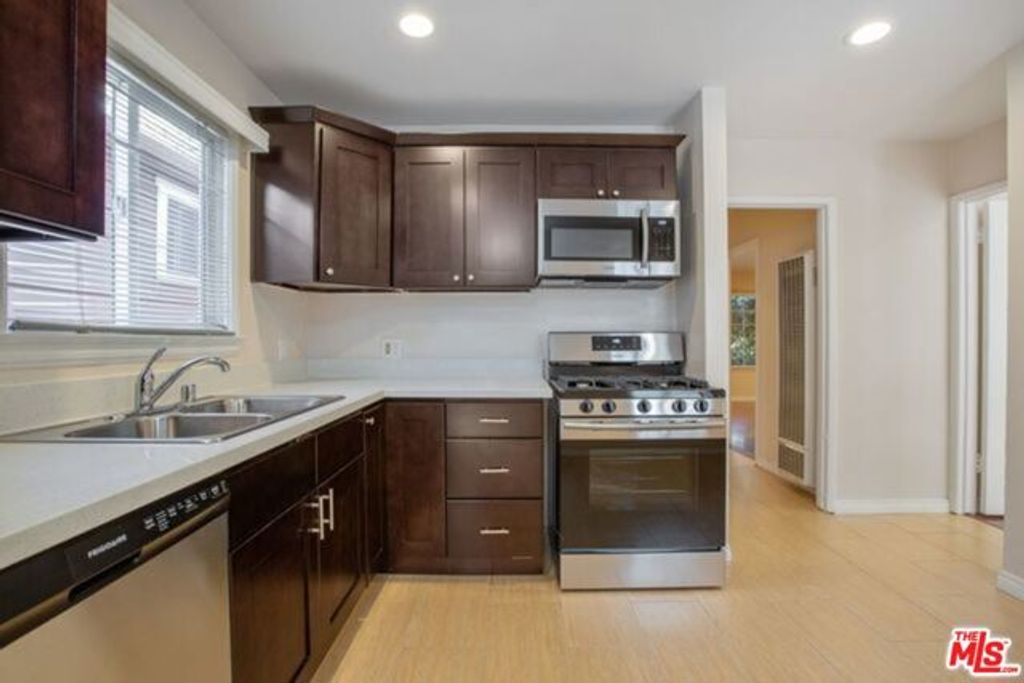 2604 S Garth Avenue, Los Angeles, CA 90034