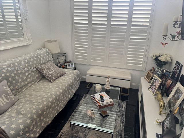 13707 NW 21st St, Pembroke Pines, FL 33028