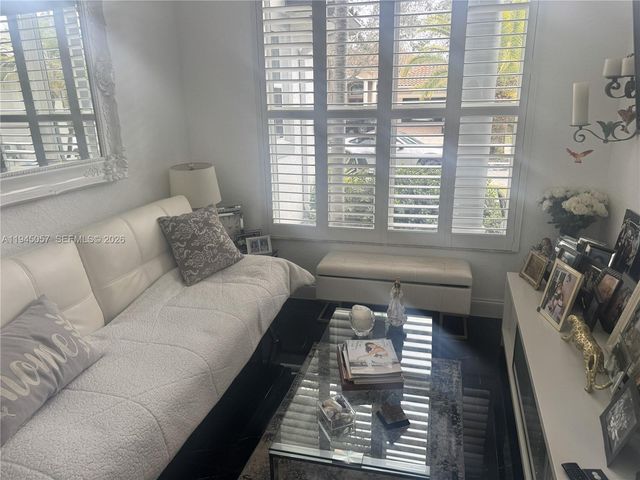 13707 NW 21st St, Pembroke Pines, FL 33028