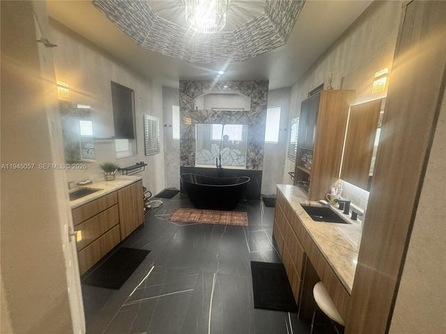 13707 NW 21st St, Pembroke Pines, FL 33028