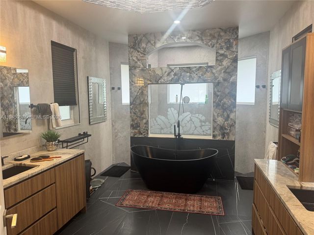 13707 NW 21st St, Pembroke Pines, FL 33028