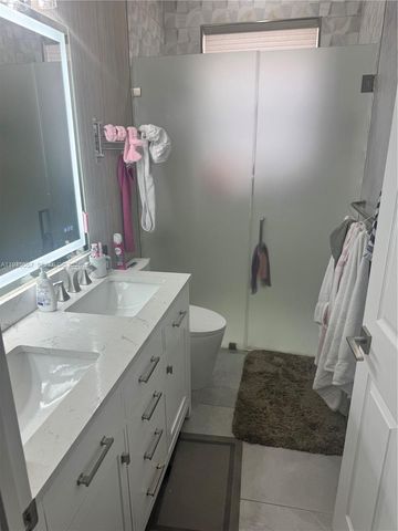 13707 NW 21st St, Pembroke Pines, FL 33028