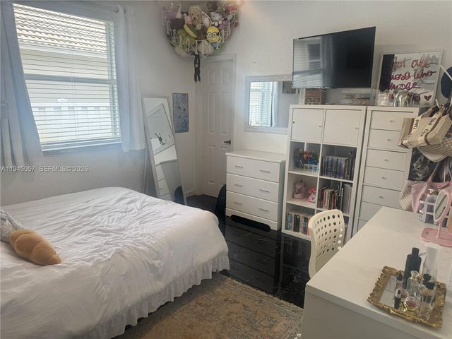 13707 NW 21st St, Pembroke Pines, FL 33028