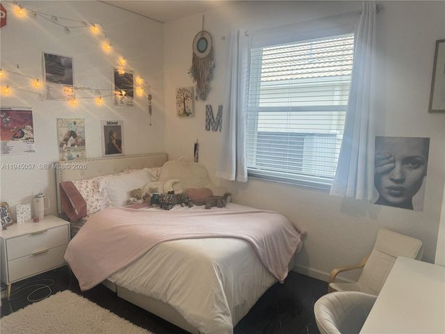 13707 NW 21st St, Pembroke Pines, FL 33028