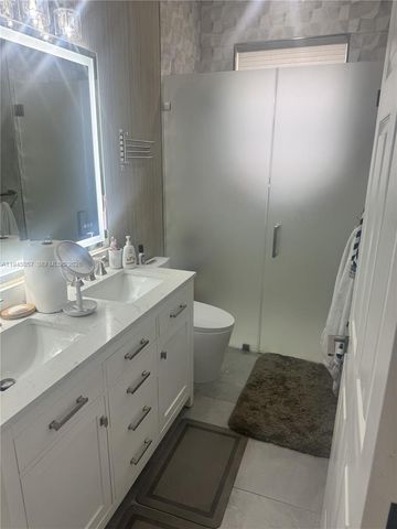 13707 NW 21st St, Pembroke Pines, FL 33028