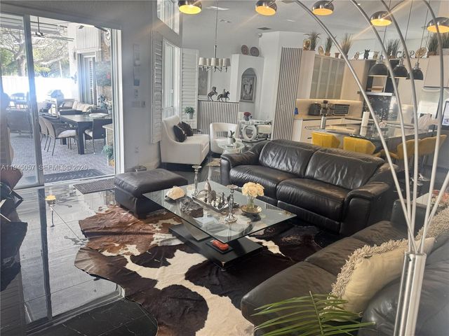 13707 NW 21st St, Pembroke Pines, FL 33028