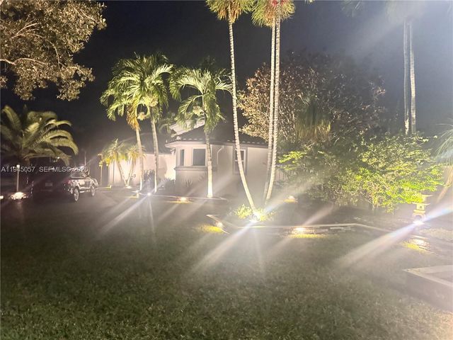 13707 NW 21st St, Pembroke Pines, FL 33028