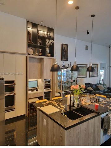 13707 NW 21st St, Pembroke Pines, FL 33028