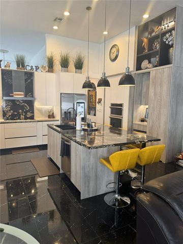 13707 NW 21st St, Pembroke Pines, FL 33028