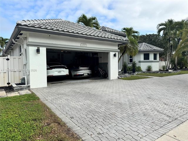 13707 NW 21st St, Pembroke Pines, FL 33028