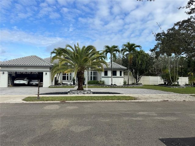 13707 NW 21st St, Pembroke Pines, FL 33028