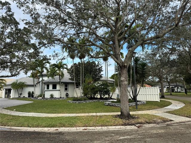 13707 NW 21st St, Pembroke Pines, FL 33028