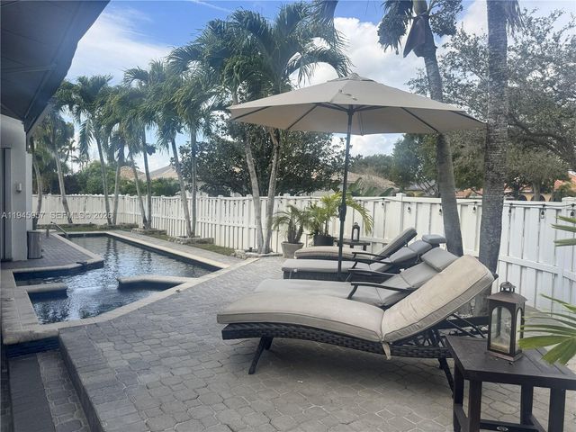 13707 NW 21st St, Pembroke Pines, FL 33028
