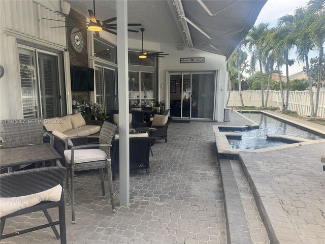 13707 NW 21st St, Pembroke Pines, FL 33028