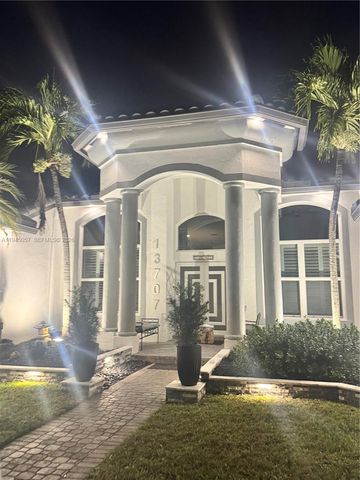 13707 NW 21st St, Pembroke Pines, FL 33028
