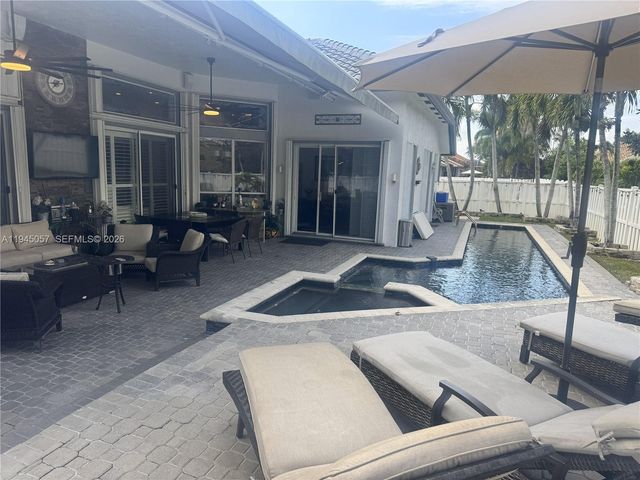 13707 NW 21st St, Pembroke Pines, FL 33028