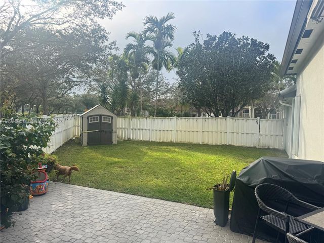 13707 NW 21st St, Pembroke Pines, FL 33028