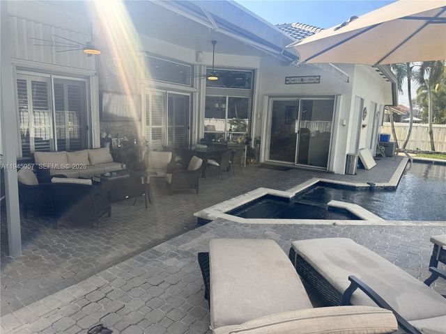 13707 NW 21st St, Pembroke Pines, FL 33028