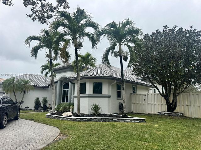 13707 NW 21st St, Pembroke Pines, FL 33028