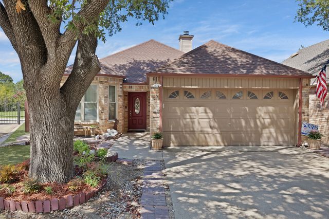 320 Fairhavens Drive, Grand Prairie, TX 75050