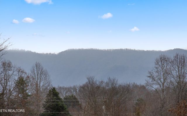 226 Ginger Rd, Maryville, TN 37804