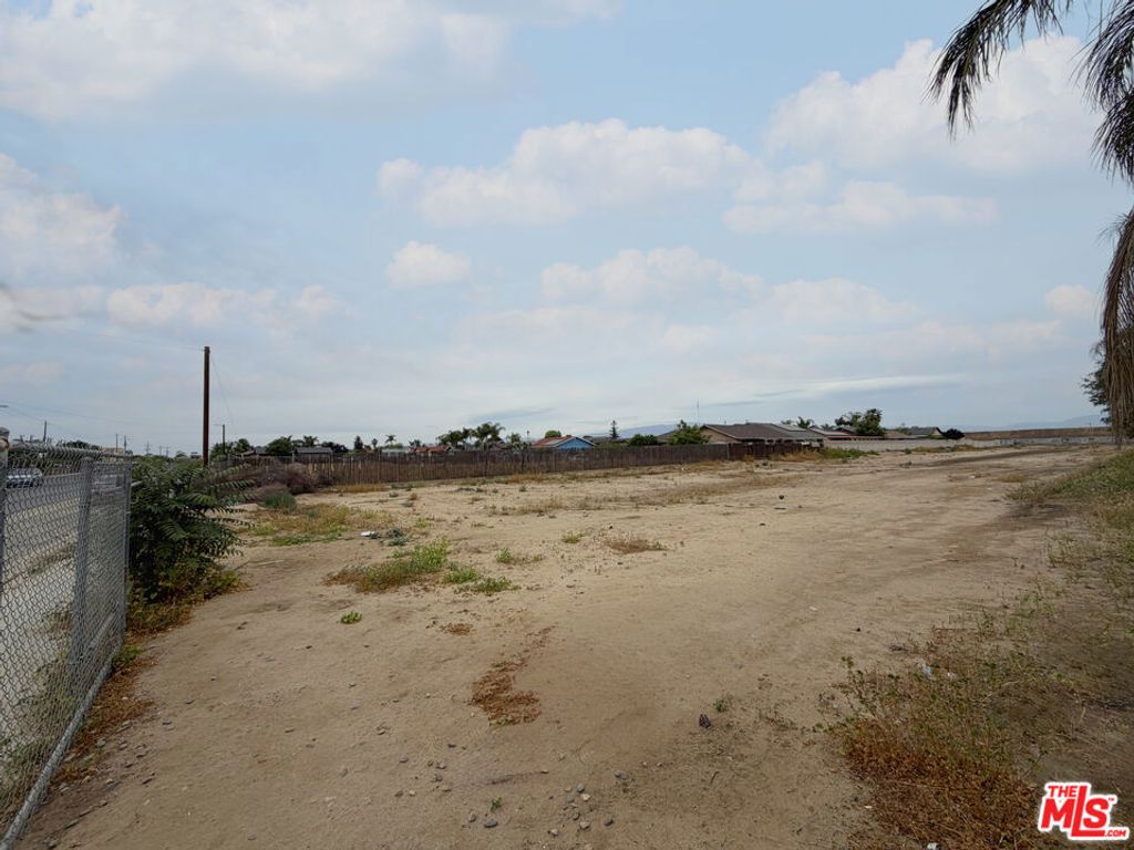 Image 17 of property listing at 10111 Habecker Road, Lamont, CA 93241